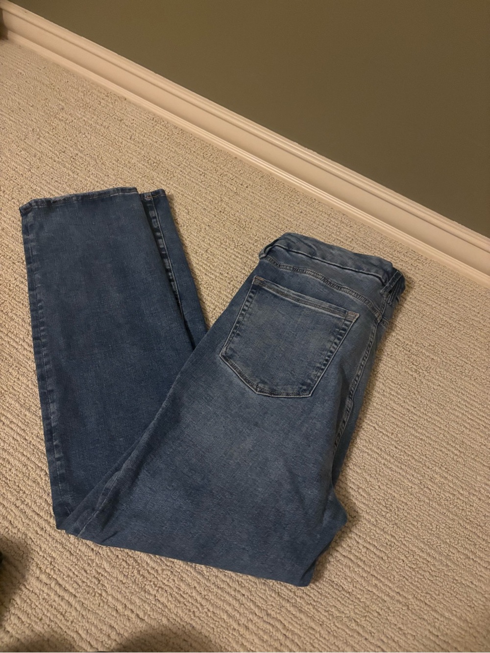 Good American Good Legs Straight Mid-Rise Jeans in Dark Blue Denim - Picture 2 of 3